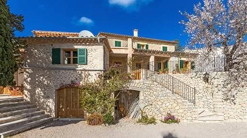 Refurbished Majorcan country house in Galilea with dreamlike sea views