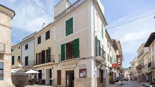 Townhouse for both commercial and residential purposes in the old town of Pollensa