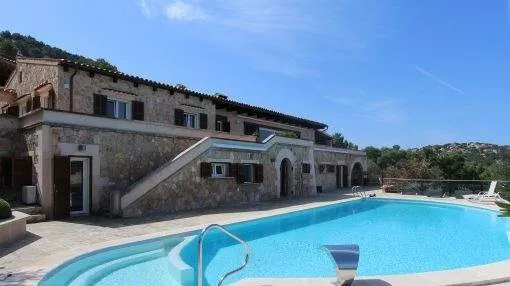 Villa in Port Andratx with views of the harbour and the island of Dragonera