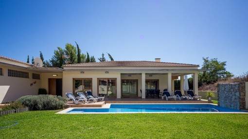 Modern, functional villa with lots of space in a quiet urbanization in Sa Pobla Modern, functional villa with lots of space in a quiet urbanization in Sa Pobla