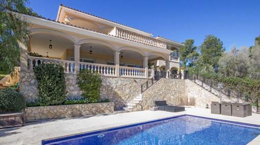 Large villa with fantastic sea views in central location of Palmanova Large villa with fantastic sea views in central location of Palmanova