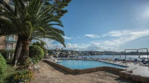 Spacious modern apartment on the 1st sea line in Illetas Spacious modern apartment on the 1st sea line in Illetas