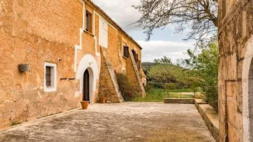Traditional historic manor house near Manacor Traditional historic manor house near Manacor