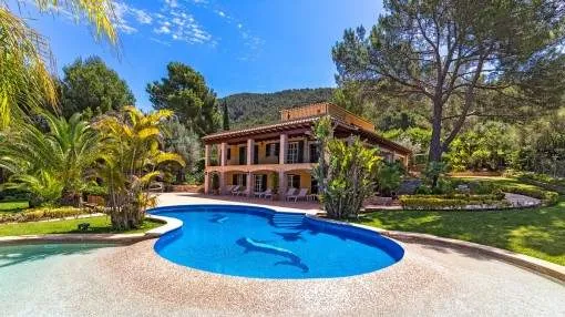 Fantastic finca property near Puerto Andratx with view over the pool to the sea