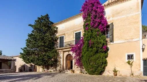 Beautiful Majorcan finca very close to Palma full of character and history Beautiful Majorcan finca very close to Palma full of character and history