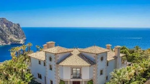 Stately house high above the roofs of Puerto de Andratx Stately house high above the roofs of Puerto de Andratx