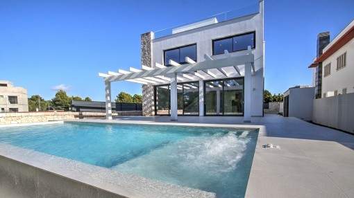 Minimalistic newly-built chalet with sea views in Puig de Ros Minimalistic newly-built chalet with sea views in Puig de Ros
