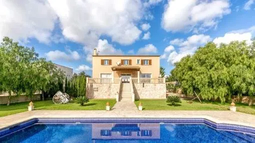Extremely well-kept villa with garden, pool and holiday-renting licence in Porto Colom Extremely well-kept villa with garden, pool and holiday-renting licence in Porto Colom
