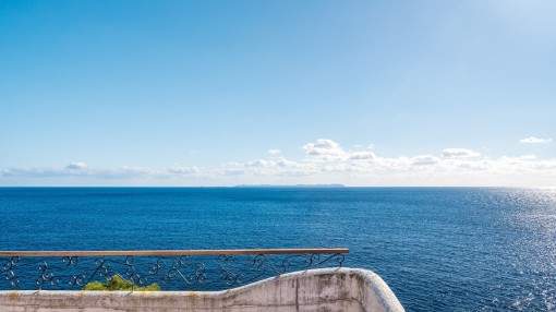 Villa on the very first sea line with wonderful views Villa on the very first sea line with wonderful views