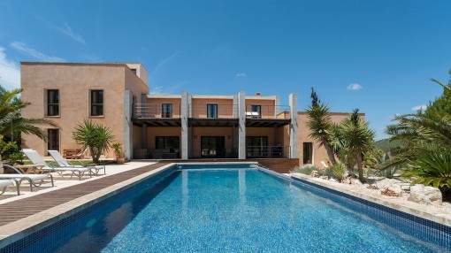 Luxurious finca in an elevated position with renting licence near Portocolom Luxurious finca in an elevated position with renting licence near Portocolom