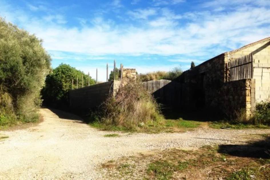 Two adjoining building plots with sweeping views to the Tramuntana only 3 kms from the beach