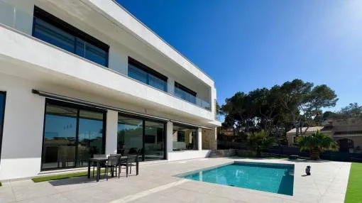 Modern, newly-built villa in Badia Gran with views over the bay of Palma