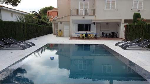Beautiful 2-storey terraced house in Maioris Beautiful 2-storey terraced house in Maioris