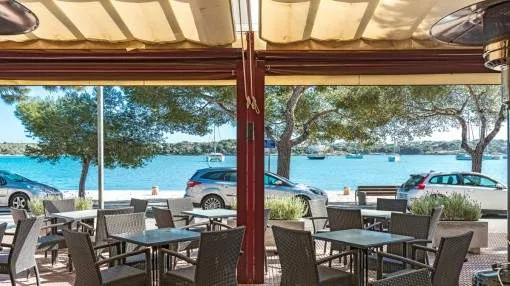 Wonderful property with 2 apartments and restaurant on the first line on the harbour in Porto Colom