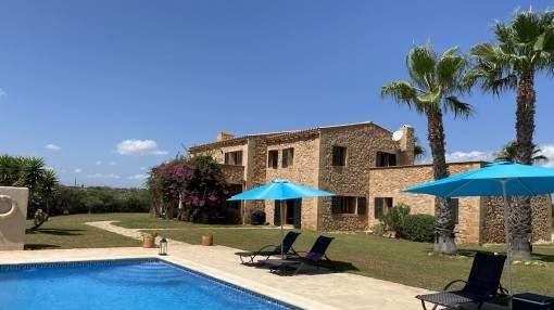 Wonderful finca in Porto Cristo with pool, tennis court and sea views Wonderful finca in Porto Cristo with pool, tennis court and sea views