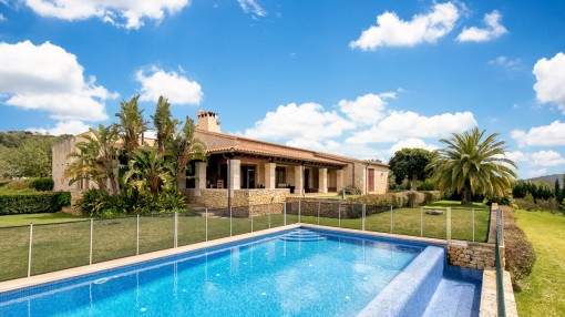 Impressive 2-storey villa in Manacor Impressive 2-storey villa in Manacor