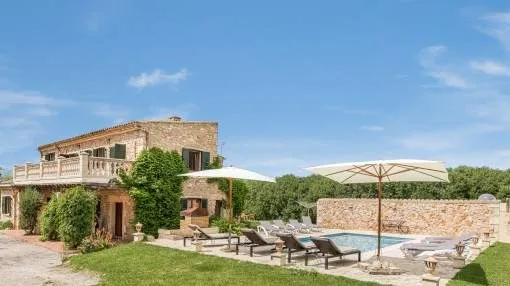Finca with renting licence on a 15.200 sqm plot with a saltwater pool near to Sineu