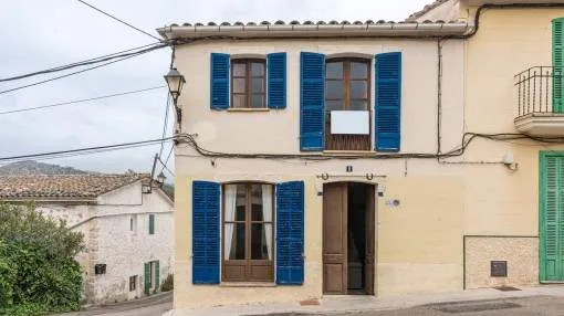 Traditional village house in the heart of S'Arraco