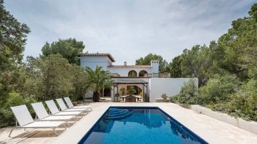 Imposing property with pool, 5 tennis courts and holiday renting licence in Cala D'Or