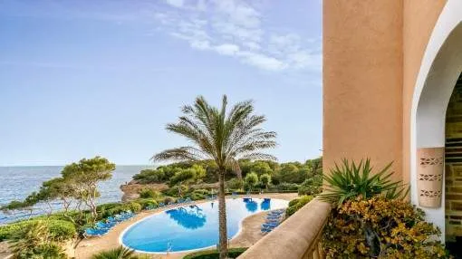 Luxurious apartment with wonderful views on the first sea line in Vallgomera