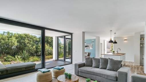 Completely modernised villa with holiday rental licence and sea views in a quiet villa area in Son Serra de Marina Completely modernised villa with holiday rental licence and sea views in a quiet villa area in Son Serra de Marina
