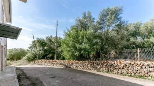 Urban building plot with countryside and mountain views in Petra