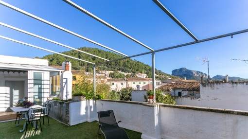 Antique meets modern - modernized penthouse apartment in a town house with a rich history in Alaro Antique meets modern - modernized penthouse apartment in a town house with a rich history in Alaro
