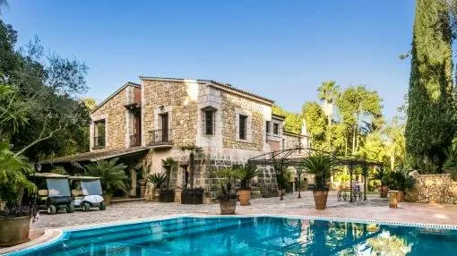 Wonderful finca in Sencelles with rental licence for 10 persons and impressive vegetation Wonderful finca in Sencelles with rental licence for 10 persons and impressive vegetation