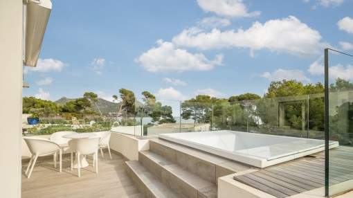 Lovely villa on the second sea line in the exclusive coastal urbanisation of Costa de los Pinos Lovely villa on the second sea line in the exclusive coastal urbanisation of Costa de los Pinos