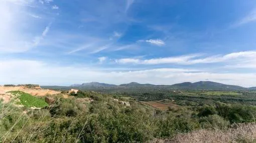 Exceptional building plot with the mountains of Arta and the Albufera natural park as a backdrop