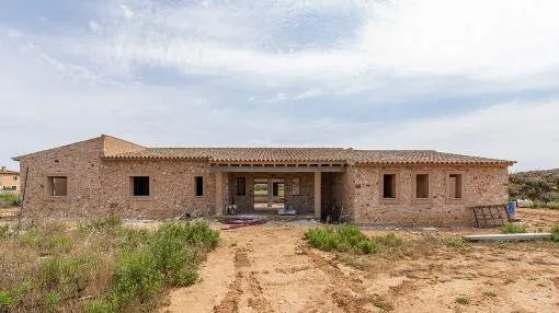 Beautiful newly-built natural stone finca with panoramic views of Santanyi Beautiful newly-built natural stone finca with panoramic views of Santanyi