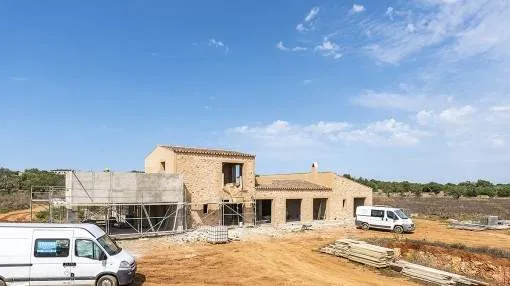 Exceptional building plot in Santanyi with sweeping views and a well-advanced building project, for completion end of 2020 Exceptional building plot in Santanyi with sweeping views and a well-advanced building project, for completion end of 2020