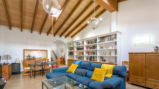 Loft-style converted ex-shoe factory in a quiet location the heart of the old town of Binissalem Loft-style converted ex-shoe factory in a quiet location the heart of the old town of Binissalem
