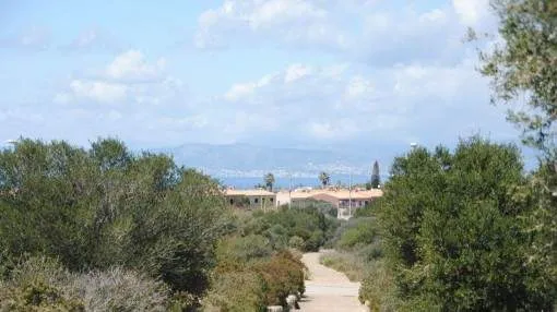Large building plot for the construction of a luxurious villa with sea views in the villa urbanisation of Sa Torre