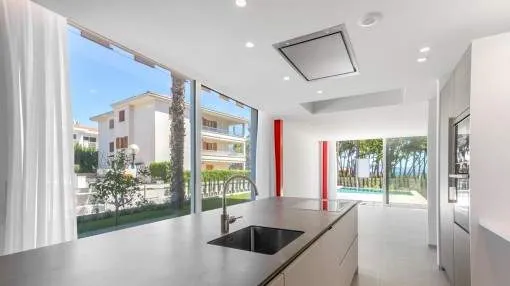 Modern semi-detached house with sea views on the beach of Puerto Alcudia Modern semi-detached house with sea views on the beach of Puerto Alcudia