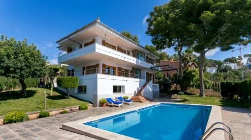 Sunny villa with panoramic views over the bay of Palma and the marina of Portals Nous