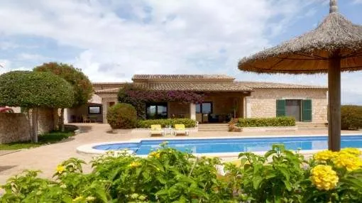 Tasteful country house in tranquil surroundings just a few kilometres from the centre of Santanyi Tasteful country house in tranquil surroundings just a few kilometres from the centre of Santanyi