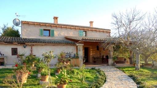 Authentic, lovingly renovated natural-stone finca near San Lorenz Authentic, lovingly renovated natural-stone finca near San Lorenz