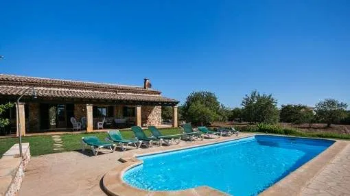 Mallorcan finca with 4 bedrooms in Portocolom Mallorcan finca with 4 bedrooms in Portocolom