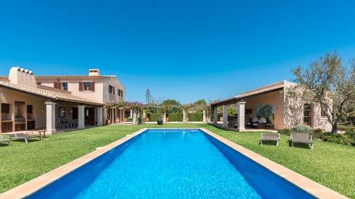 Stylish country house with charming garden near Santanyi Stylish country house with charming garden near Santanyi