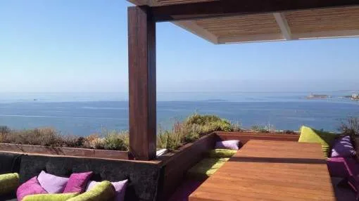 Spectacular architect's-penthouse with panoramic views directly above the beach of Cala Major Spectacular architect's-penthouse with panoramic views directly above the beach of Cala Major
