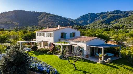Finca with wonderful views of the Castell d'Alaro Finca with wonderful views of the Castell d'Alaro