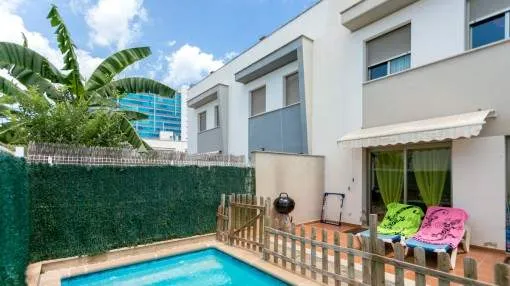 Terraced house with modern architecture in a central location on the bay of Alcudia close to the long beach Terraced house with modern architecture in a central location on the bay of Alcudia close to the long beach
