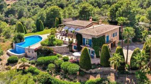 Unique and exclusive finca-property with spectacular unobstructable views of the sea and the golf course of Vall d'Or