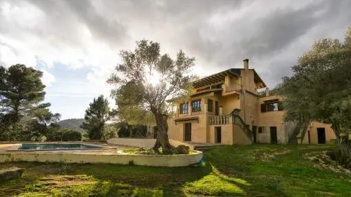 Large finca with pool surrounded by idyllic nature and with wonderful views of the valley in Puigpunyent