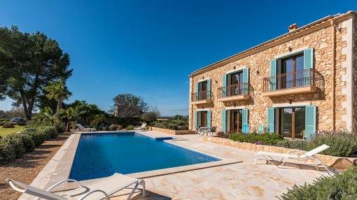 Impressive, newly-built natural stone country house on a large plot close to Felantix Impressive, newly-built natural stone country house on a large plot close to Felantix