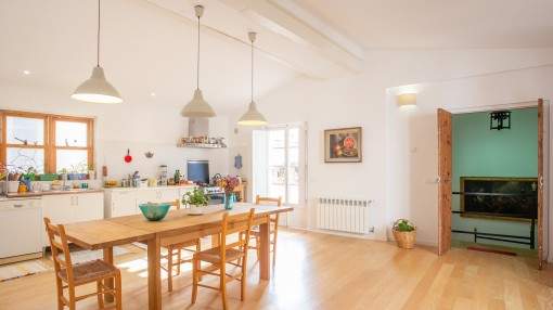 Old-town palace requiring refurbishment with a renovated penthouse in a prime location in Palma Old-town palace requiring refurbishment with a renovated penthouse in a prime location in Palma