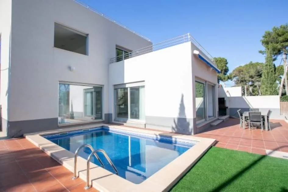 Well-maintained detached house in a prime location in Cala Ratjada