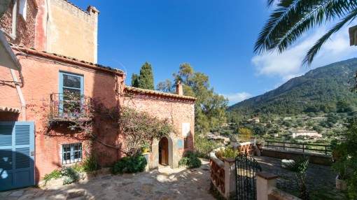 Traditional house with much charm and wonderful mountain and sea views in Estellencs Traditional house with much charm and wonderful mountain and sea views in Estellencs