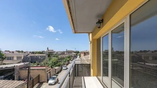 Modern town house with patio and roof terrace in a quiet side street of Santanyí